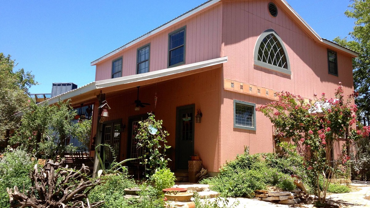 Mouth Of Pedernales Cottage | Cozy Lakefront Retreat - Winery, Massage, Yoga, Kayaks, SUPS, Krause Springs!