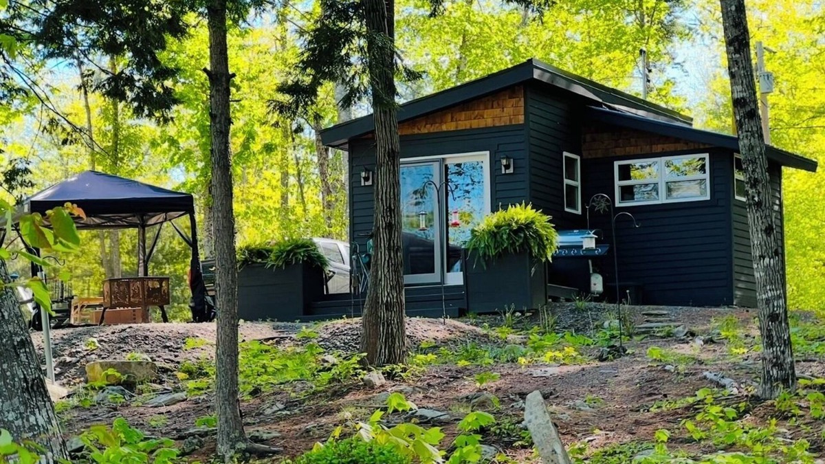 Palermo House | Cozy Lakehouse on Sheepscot Pond. Scenic views of the Lake & Bird Sanctuary.