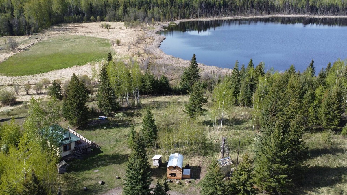 Canim Lake Cabin | Cozy Lakeside Cabin | Hiking, Fishing & Waterfalls | Stunning Views!