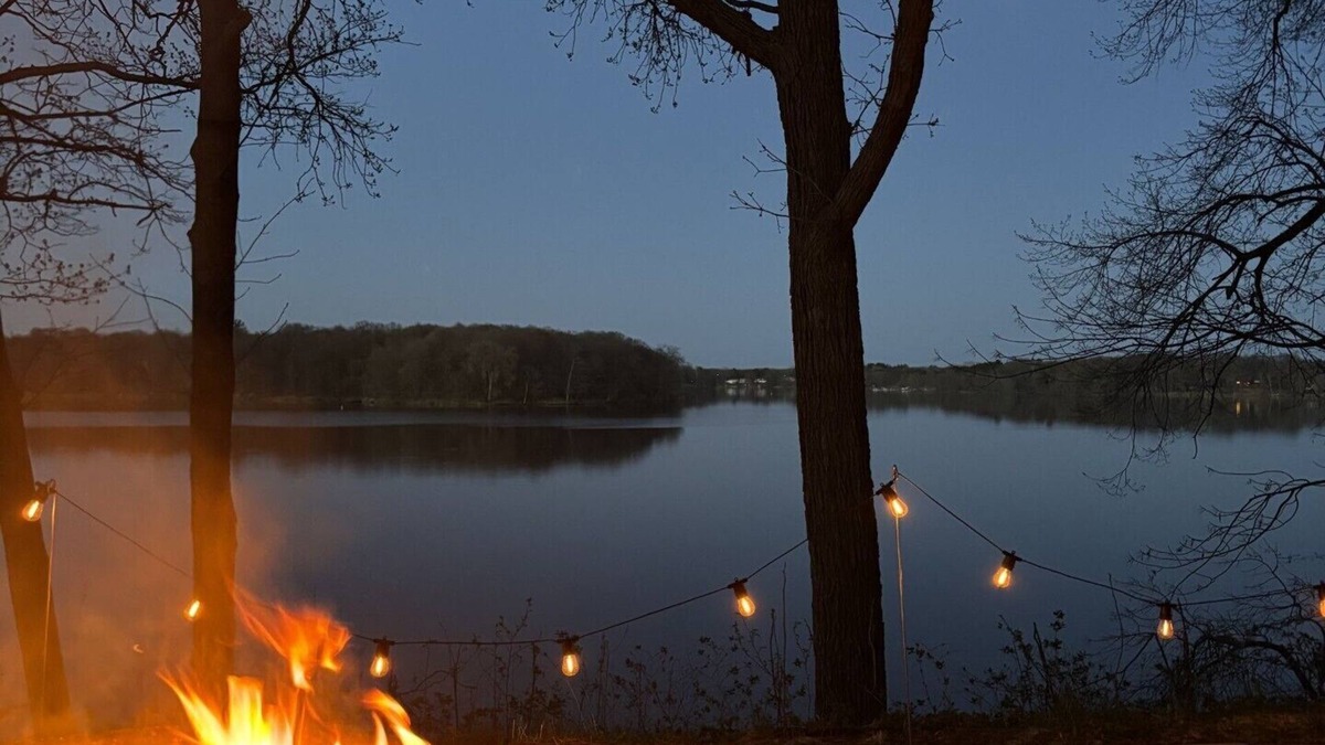 Mora House | Cozy Lakeside Cabin with a sauna, fireplace beautiful views & Pet friendly!
