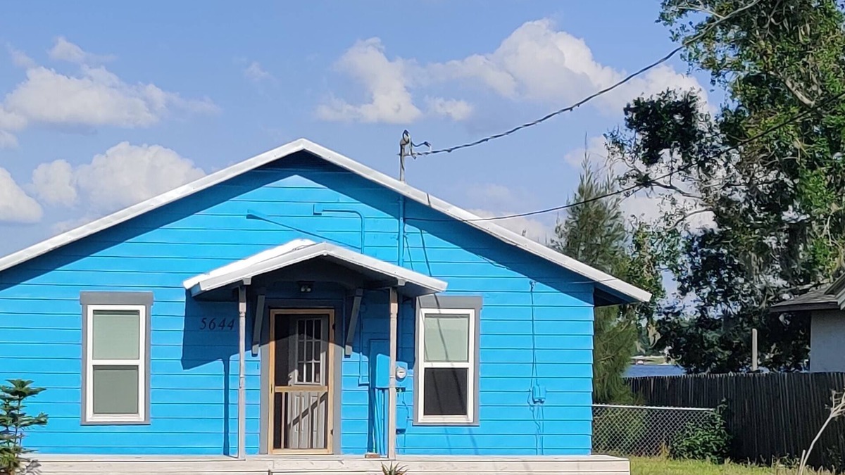 Winter Haven Cottage | Cozy Lakeside Cottage near Legoland, Winter Haven! Florida vacation ready!