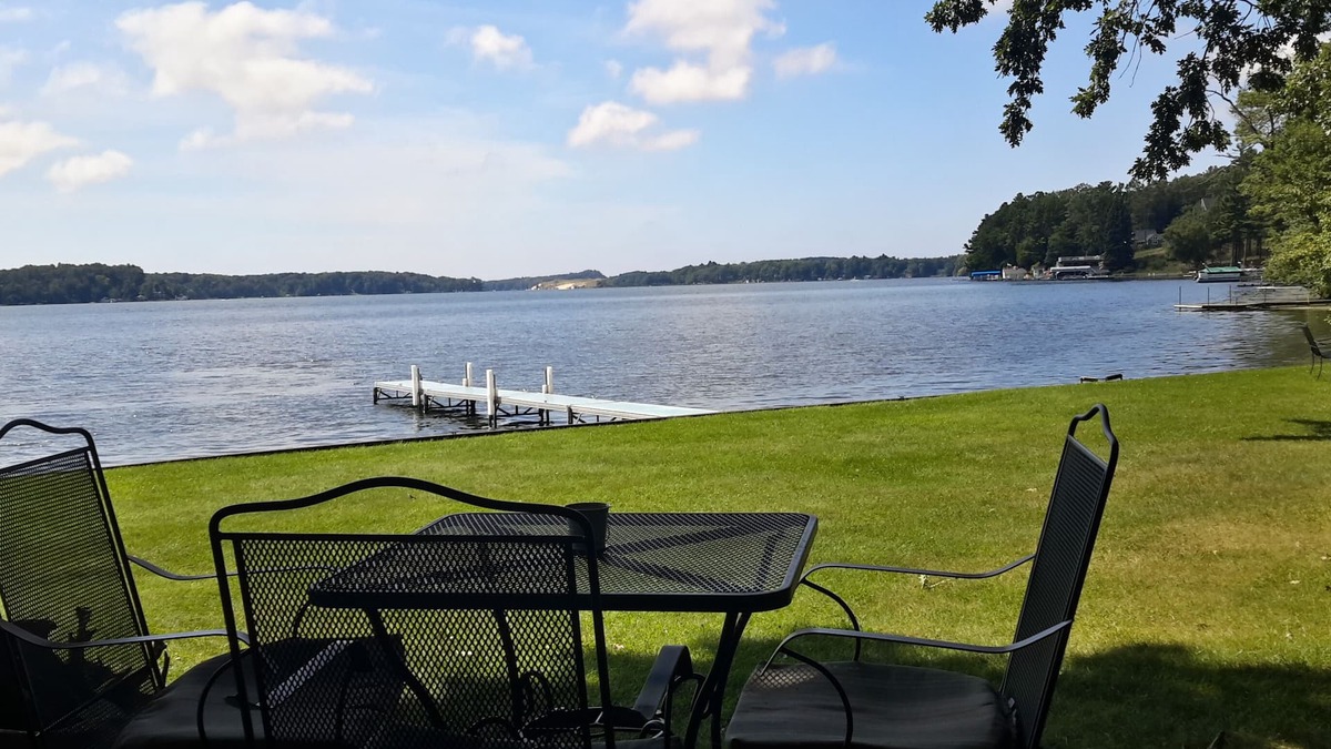 Free Soil Cottage | Cozy Lakeside Cottage, North Shore, Upper Hamlin 40 ft from waters edge