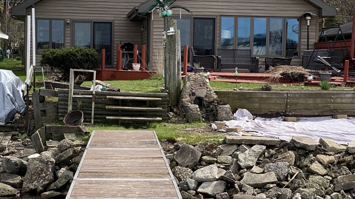 Neenah House | Cozy lakeside home on the western shore of Lake Winnebago. 40 min to Lambeau.
