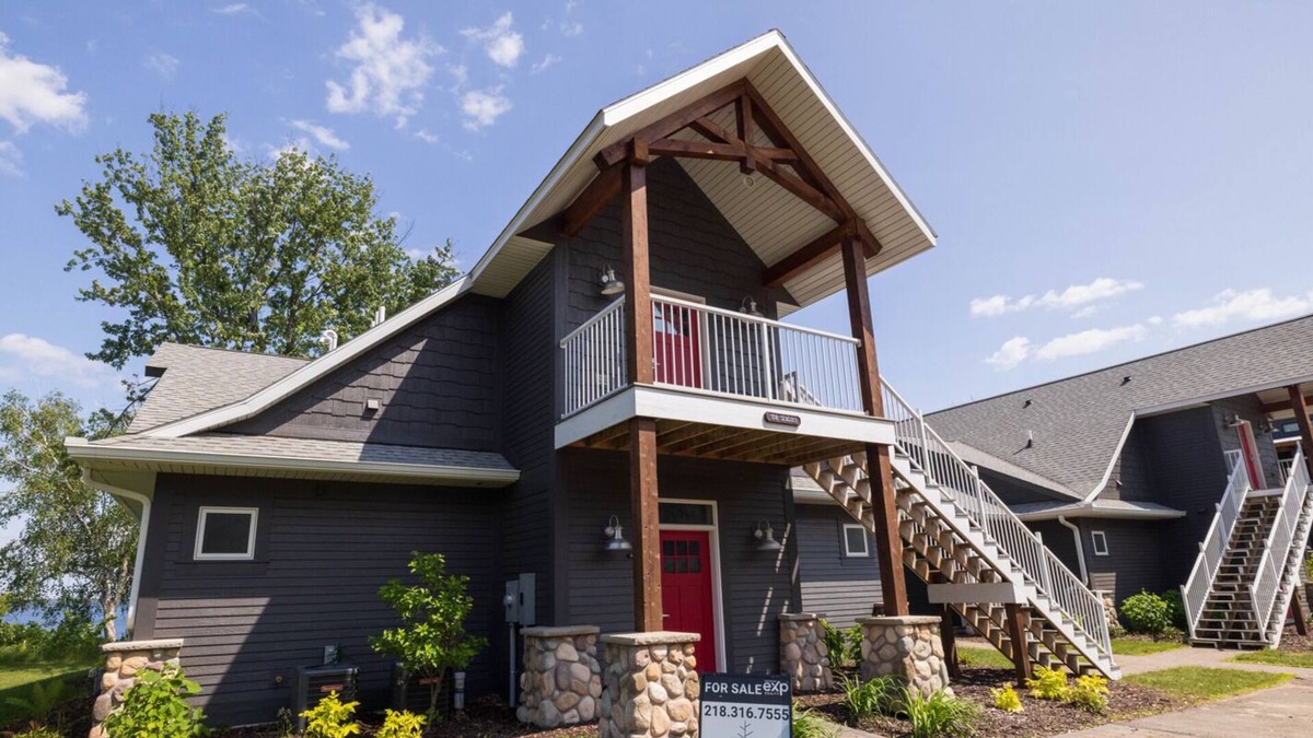 Nisswa Condo | Cozy Lakeside Studio Condo with Views of Beautiful Gull Lake