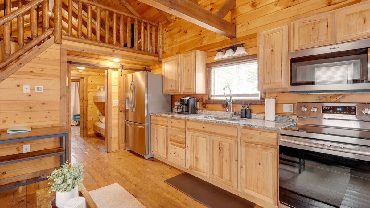 Ashtabula Apartment | Cozy Lakeview Cabin, Pet Friendly, Near Wineries and Geneva-on-the-Lake