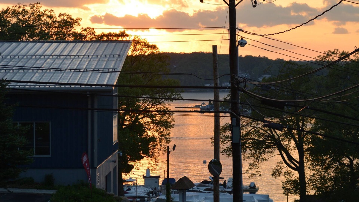 Lake Hopatcong Cottage | Cozy Lakeview Cottage minutes from water adventures, farms, wineries, & skiing!