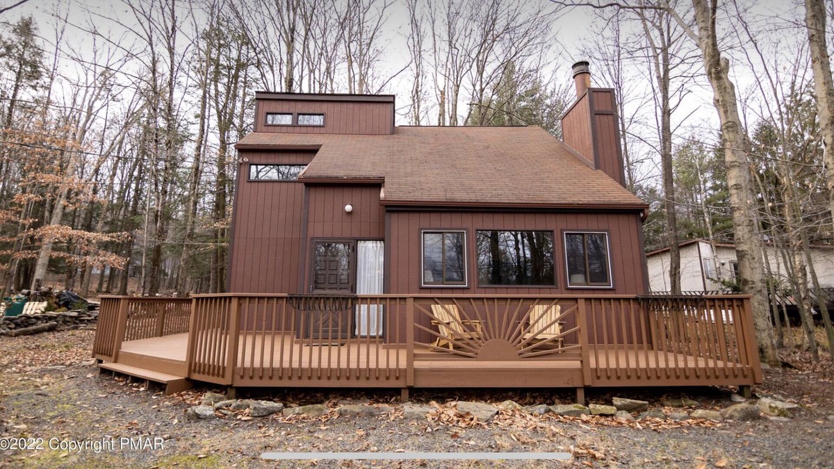 Hamlin House | Cozy Lakeview Cottage in Amenity Filled Community-Walk to Beach/Pool