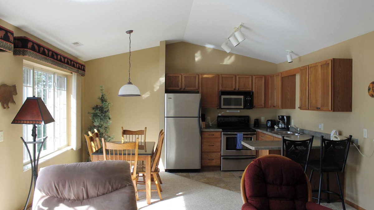 Eagle River Condo | Cozy Lakeview Retreat - Unit 203 at Wild Eagle Lodge, Eagle River, WI