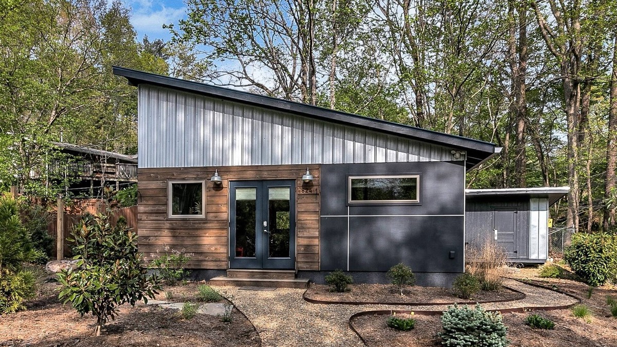 Black Mountain House | Cozy Laurel Cabin w Fire Pit near Golf Course