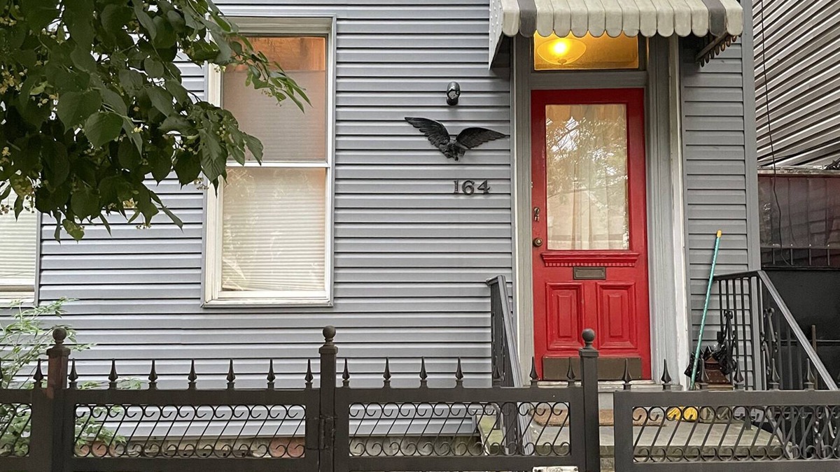Greenpoint House | Cozy, light filled duplex townhome in vibrant Greenpoint, Brooklyn, with garden!