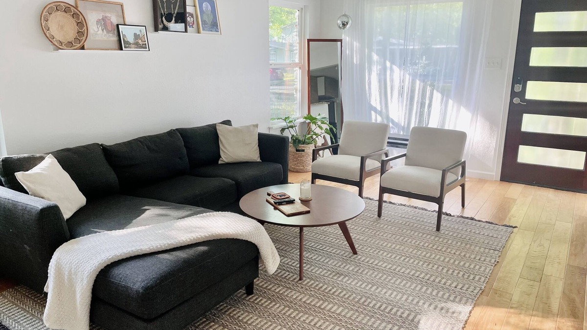 Govalle House | Cozy little blue house in East Austin! 10 min from everything!