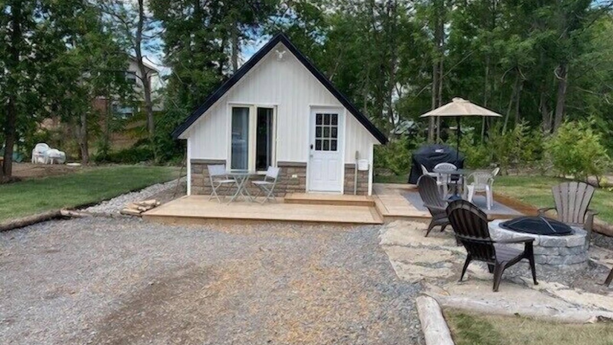 Campbellford Apartment | Cozy little cottage with big memories