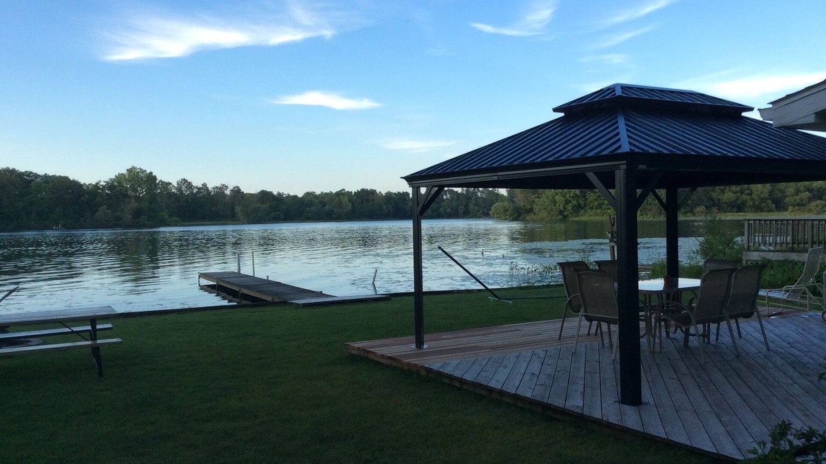 Plainwell Cottage | Cozy little cottage on beautiful Pine Lake