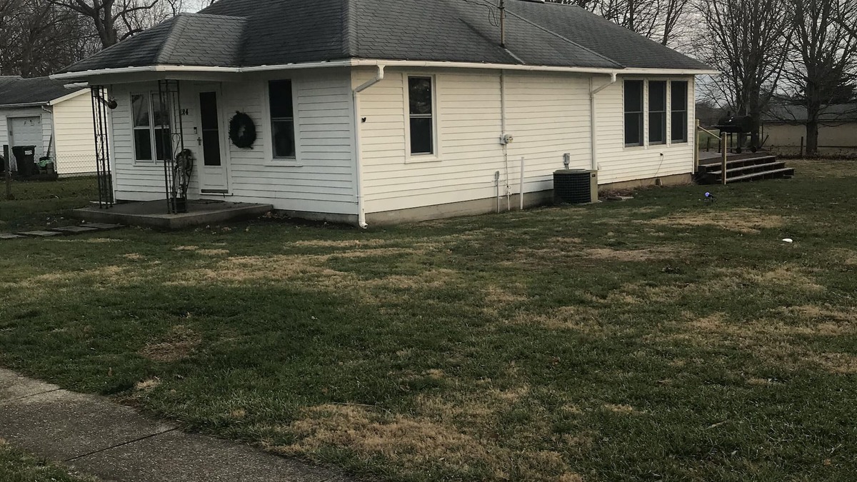 Lowder House | Cozy little house in town with country view on backdeck.