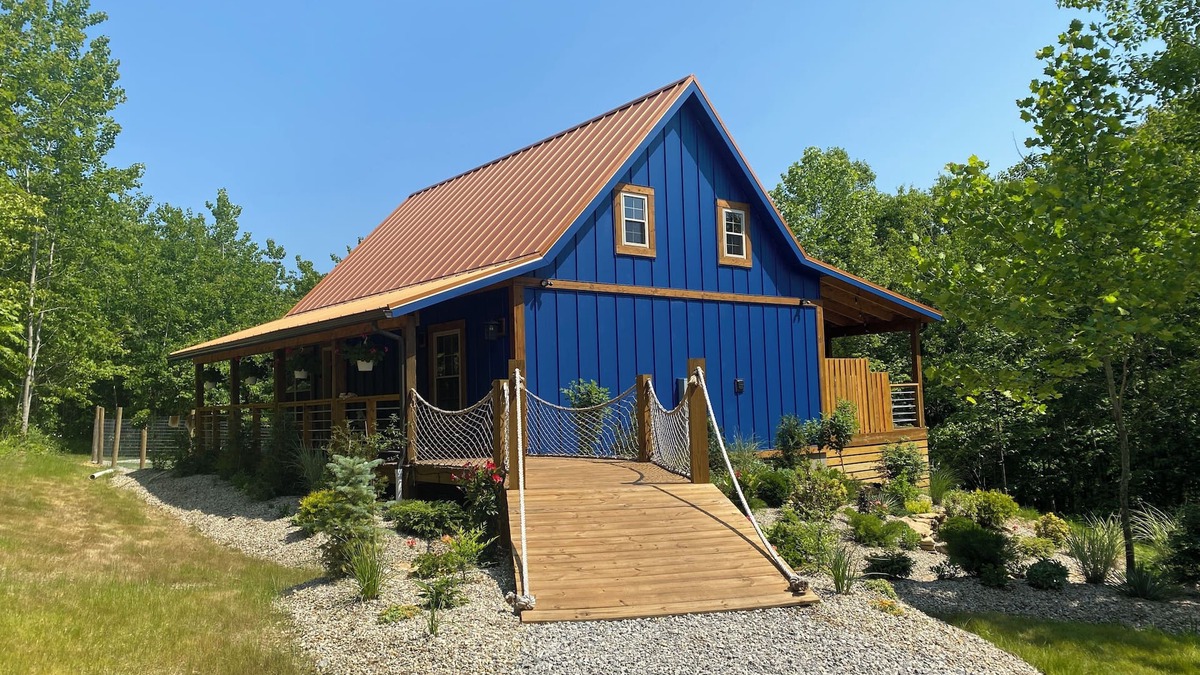McArthur Cabin | Cozy Lodge Cabin on Highland Cow Farm: Hiking Trails, Hot Tub, Fire Pit, Games