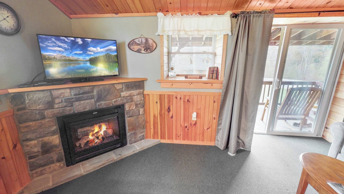 Sabinsville Cabin | Cozy lodge near PA Grand Canyon, Cherry Springs & Pine Creek, AC, WiFi, hot tubs