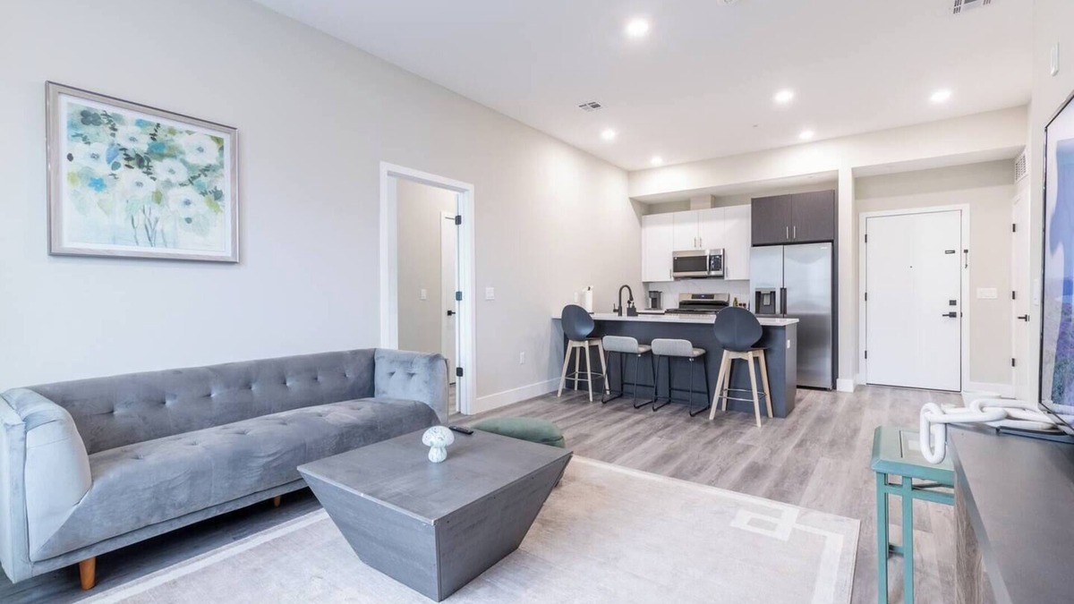 The Heights Apartment | Cozy Loft 10 min to Manhattan Garage Parking
