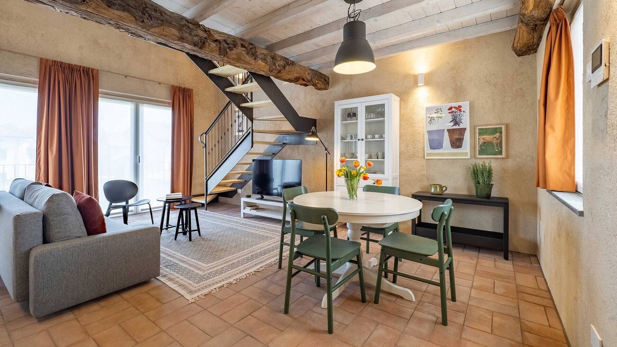 Cressa Apartment | Cozy Loft Apartment in Restored Farmhouse