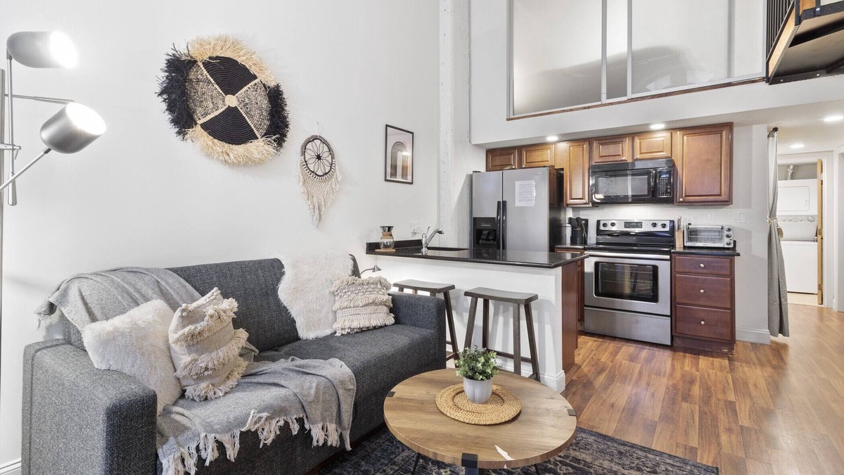 Newbold Condo | Cozy Loft Free w Gym, Garden, Wifi, Target Next Door, Central location