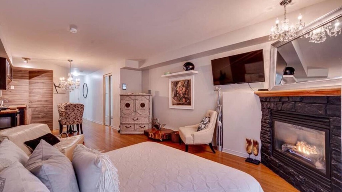 Piedmont Apartment | Cozy Loft in the Heart of St-Sauveur Village!