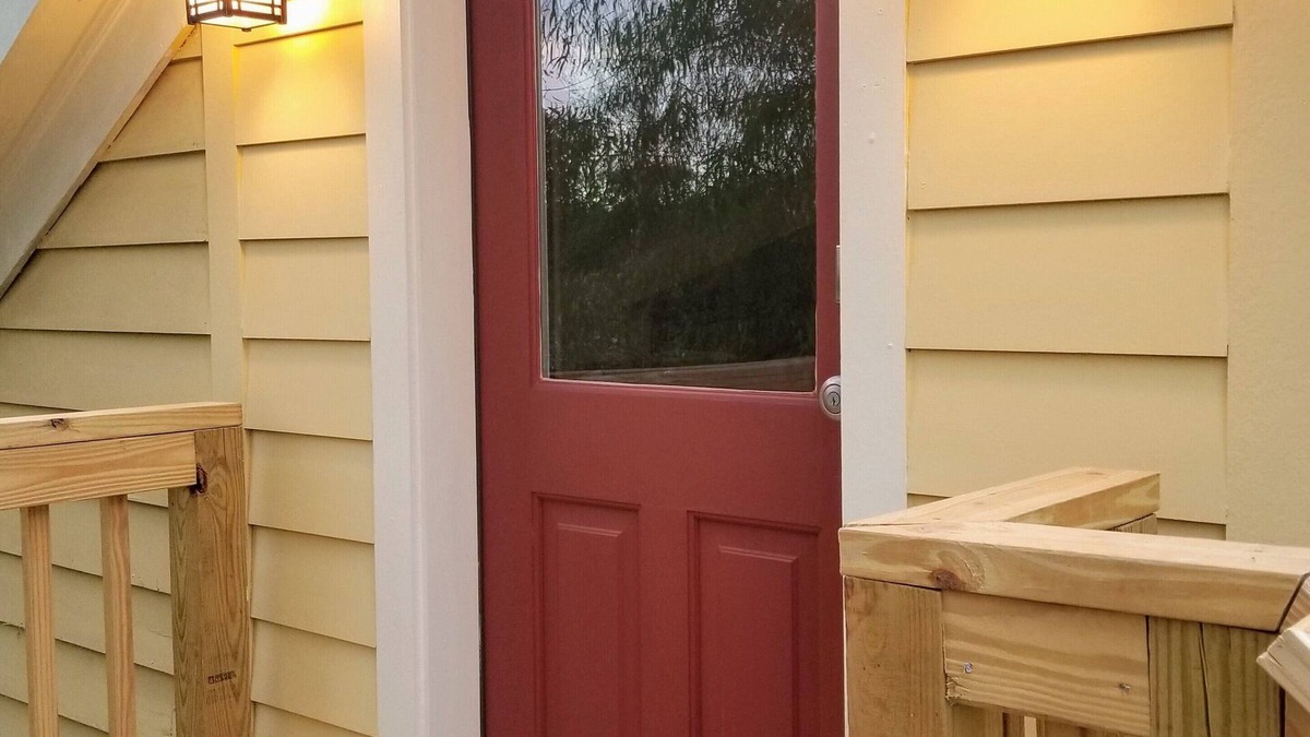 East Hill Apartment | Cozy loft. Near downtown Nashville. 40% Monthly Discount. 30 day minimum stay.