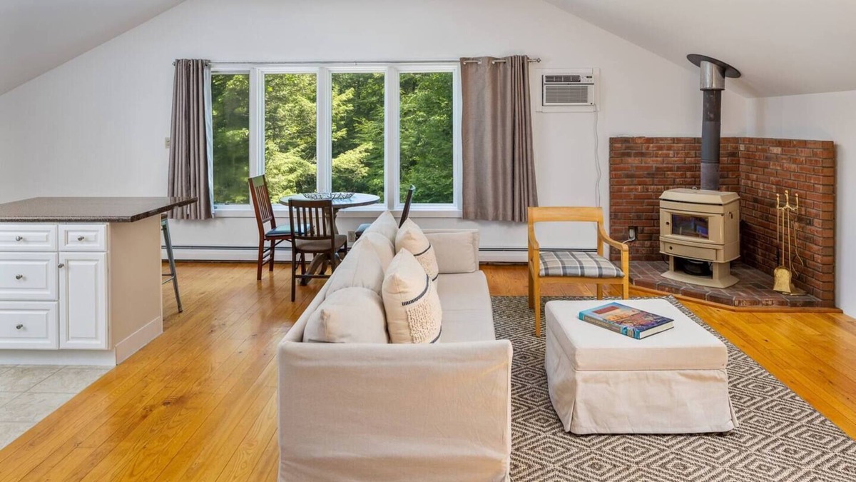 Hillsdale House | Cozy Loft on a Country Road