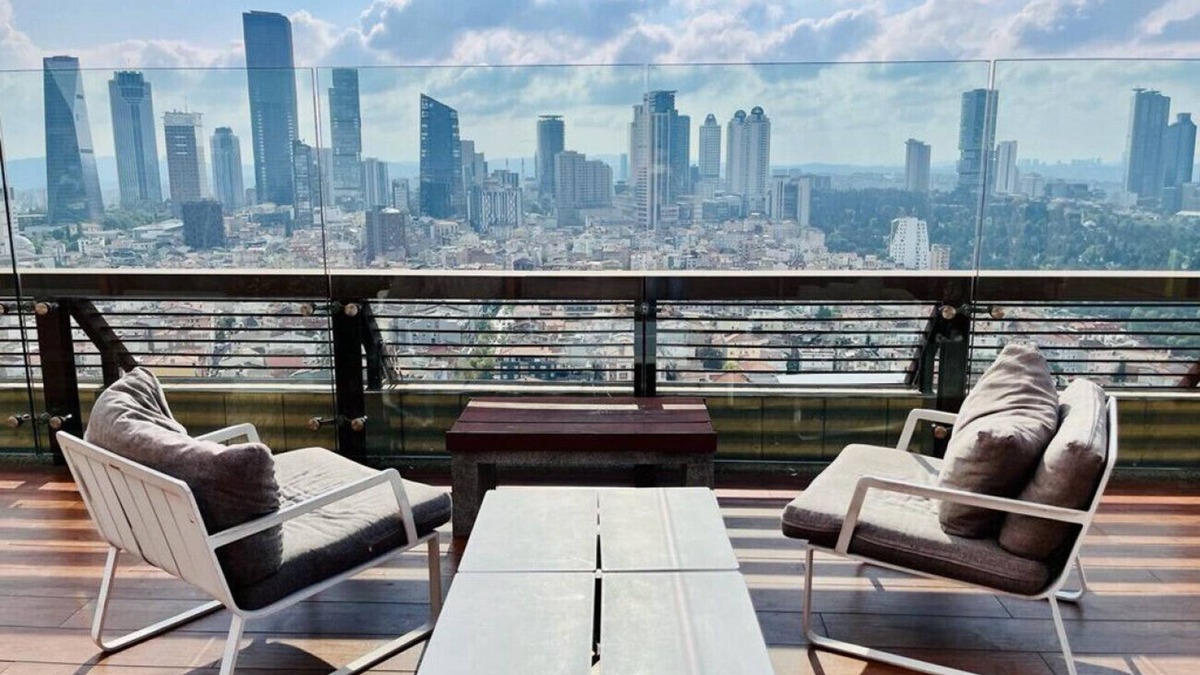 Kagithane Apartment | Cozy Loft with Skyline View in Modern Residence