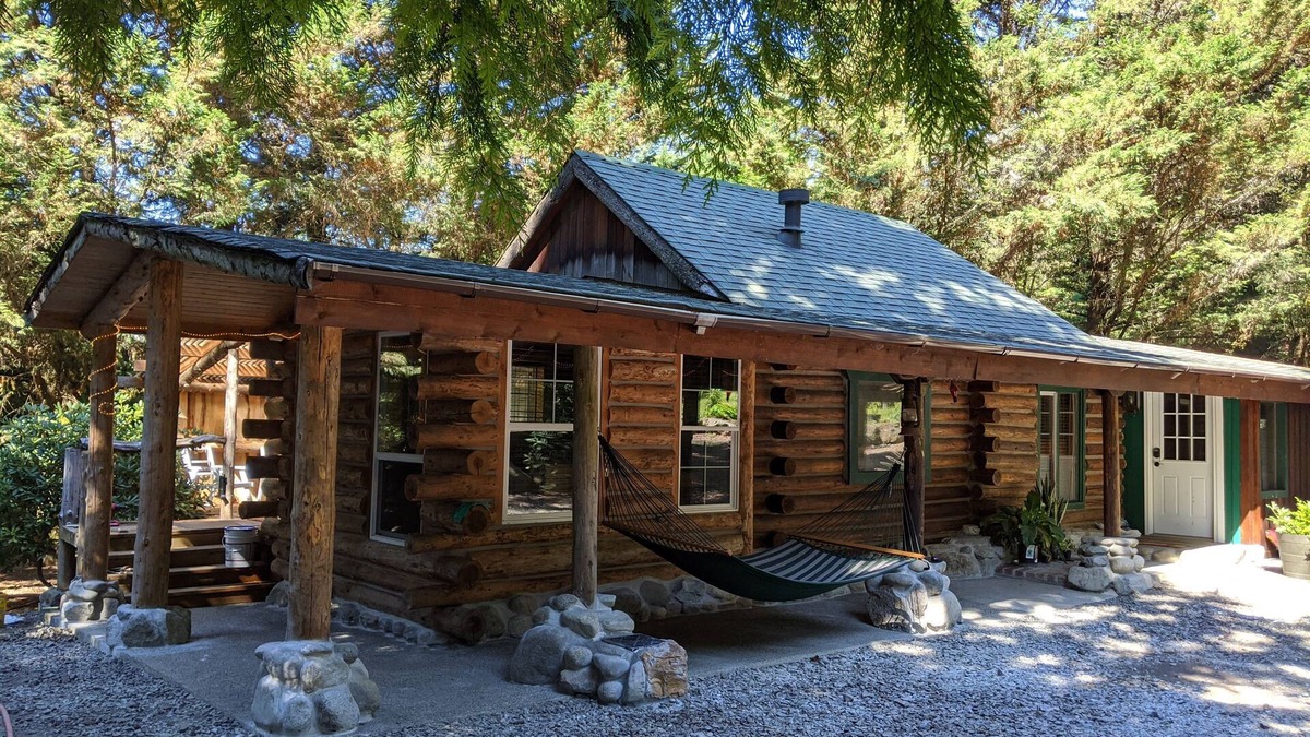 Monroe Cabin | Cozy Log Cabin in peaceful wooded surroundings