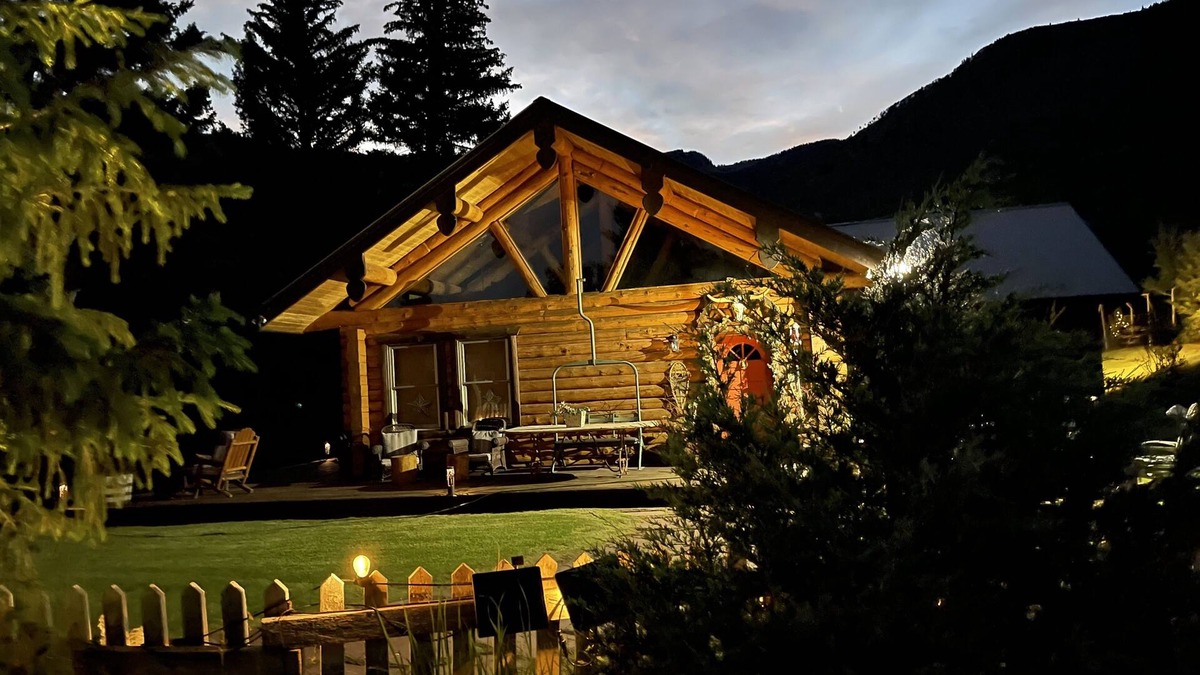 Basalt Cabin | Cozy Log Cabin in the Rocky Mountains 35 miles from Aspen