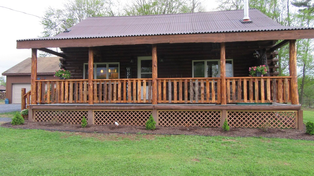 Meredith Cabin | Cozy Log Cabin near Cooperstown Dreams park and All- Star Village