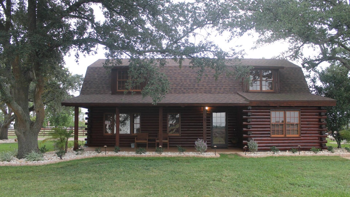 Needville Cabin | Cozy log cabin on 80 acre Homestead.