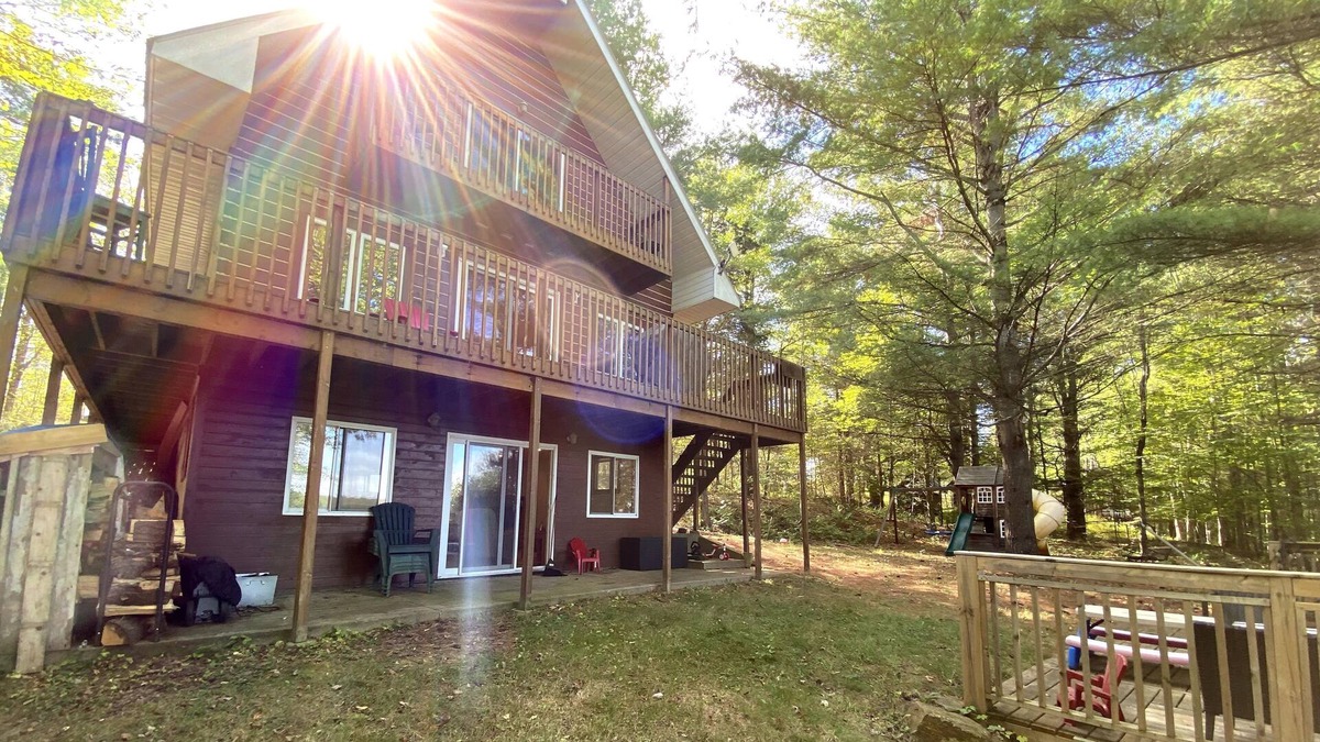 Frontenac Cottage | Cozy Log Cabin on a Private Lake