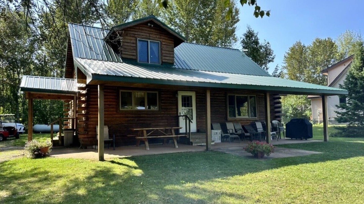 Gould City Cottage | Cozy log cabin on South Manistique Lake with 100 feet of sandy beach, sunsets
