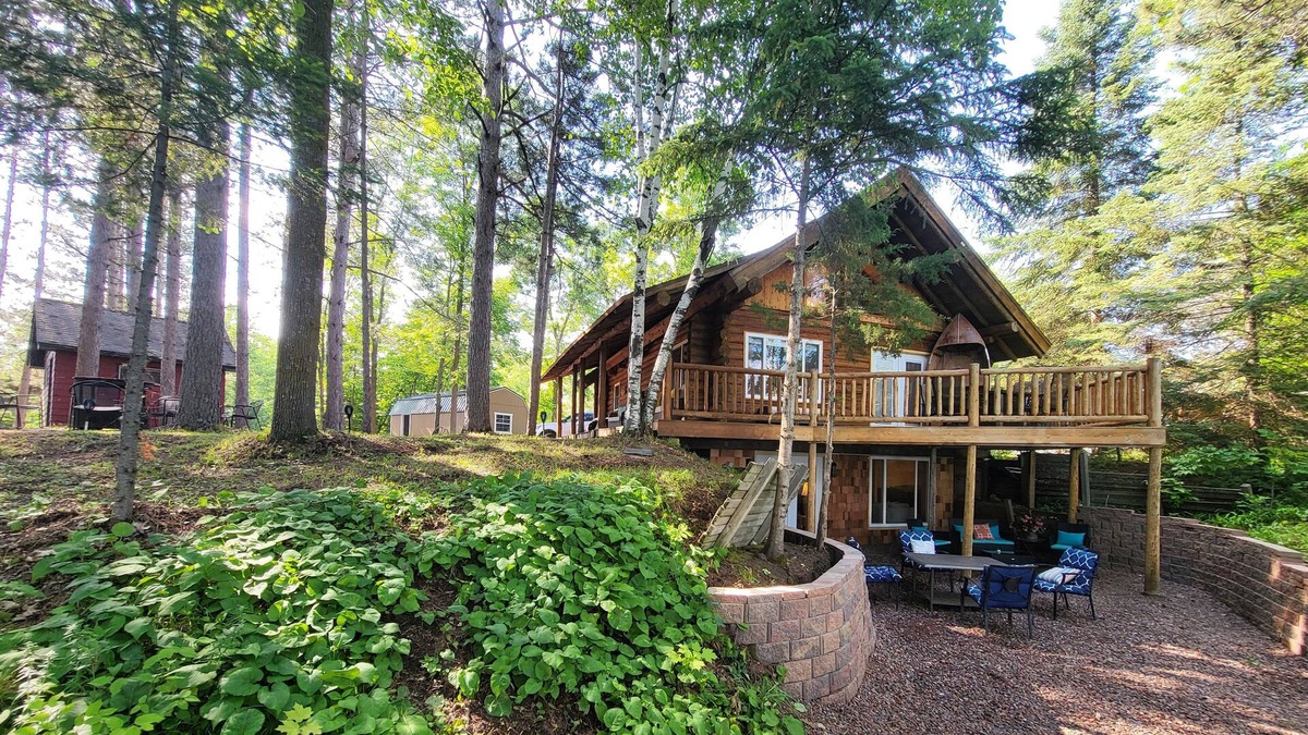 Sturgeon Lake Cabin | Cozy Log Cabin Retreat on Sturgeon Lake