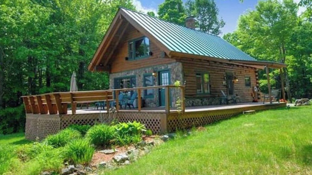 Wolfeboro Cabin | Cozy Log Cabin w/Mountain View