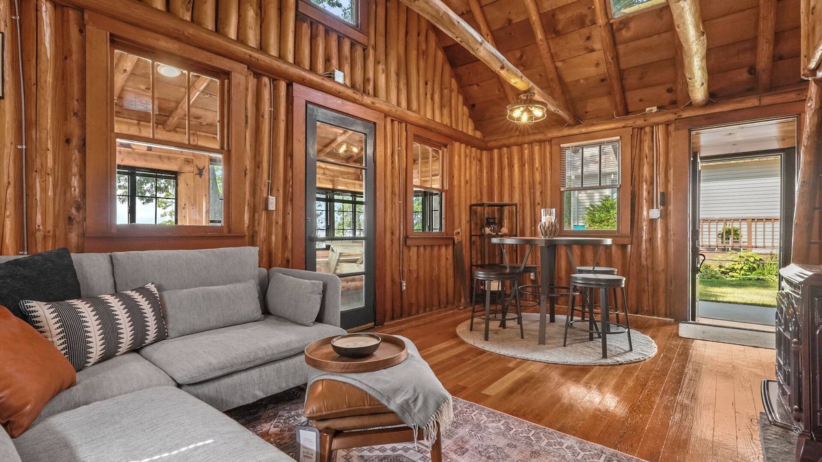 Lake City Cabin | Cozy Log Cabin w Stunning Lake Views! Kayaks, Steps to Beach and dt Lake City!