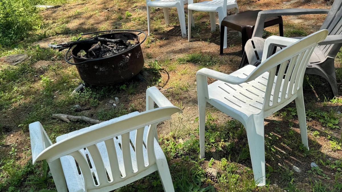 Rockport Cabin | Cozy log cabin with convenient Rockport location; pet friendly!