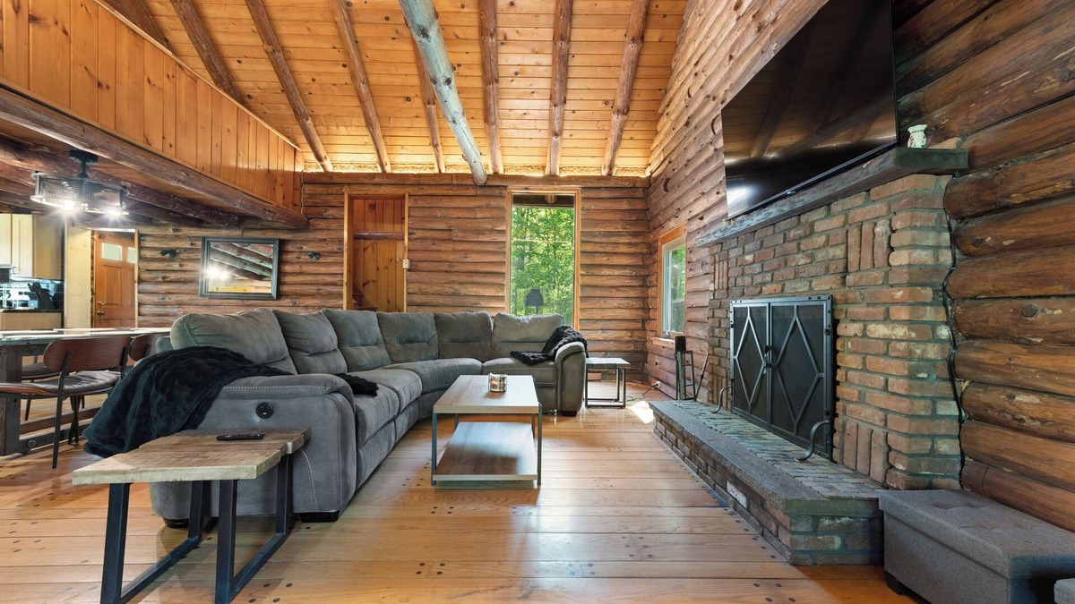 Boiceville Cabin | Cozy Log Cabin with Hot-Tub, Firepit & Prime Catskills Location