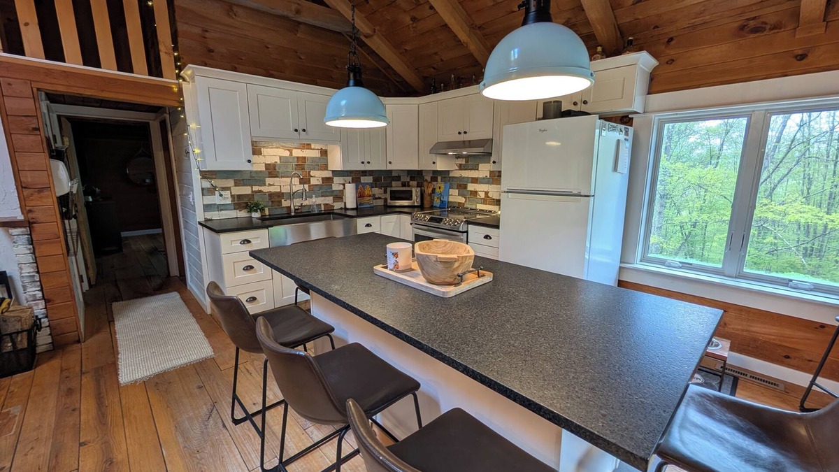 Denver Cabin | Cozy Log Home Retreat in the Catskills – Perfect for Families & Friends
