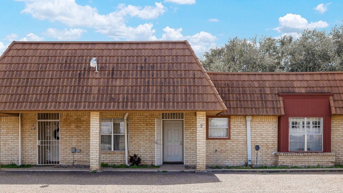 McAllen Condo | Cozy, Lovely 2 bedroom 2.5 bathrooms Recently remodeled.