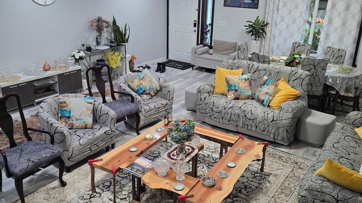 Holly House | Cozy, lovely, and Charming 4-bedroom building in Everett with WiFi access