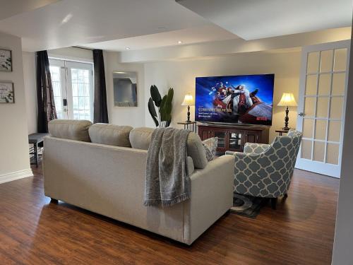 Meadowvale Village Apartment | Cozy Lovely Ravine facing Suite.
