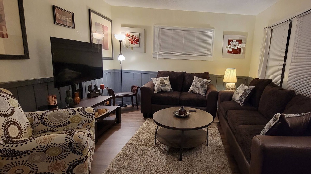 Toledo House | Cozy Lower Duplex