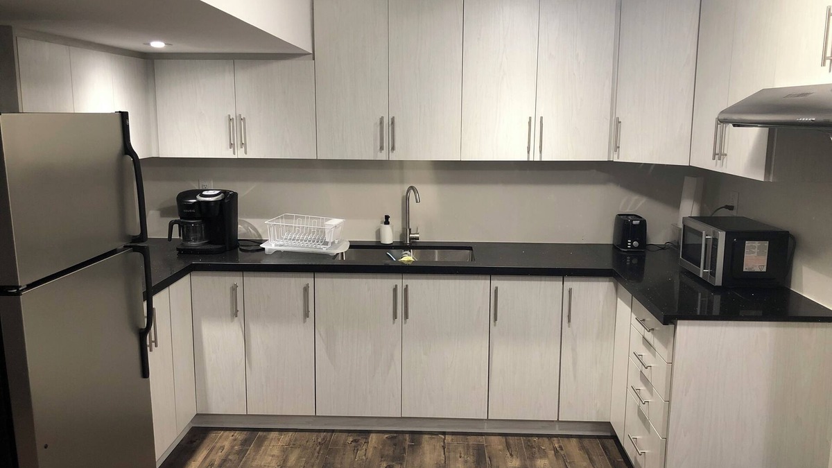 Brampton Apartment | Cozy Luxurious apartment in upscale Brampton neighbourhood. Family friendly.