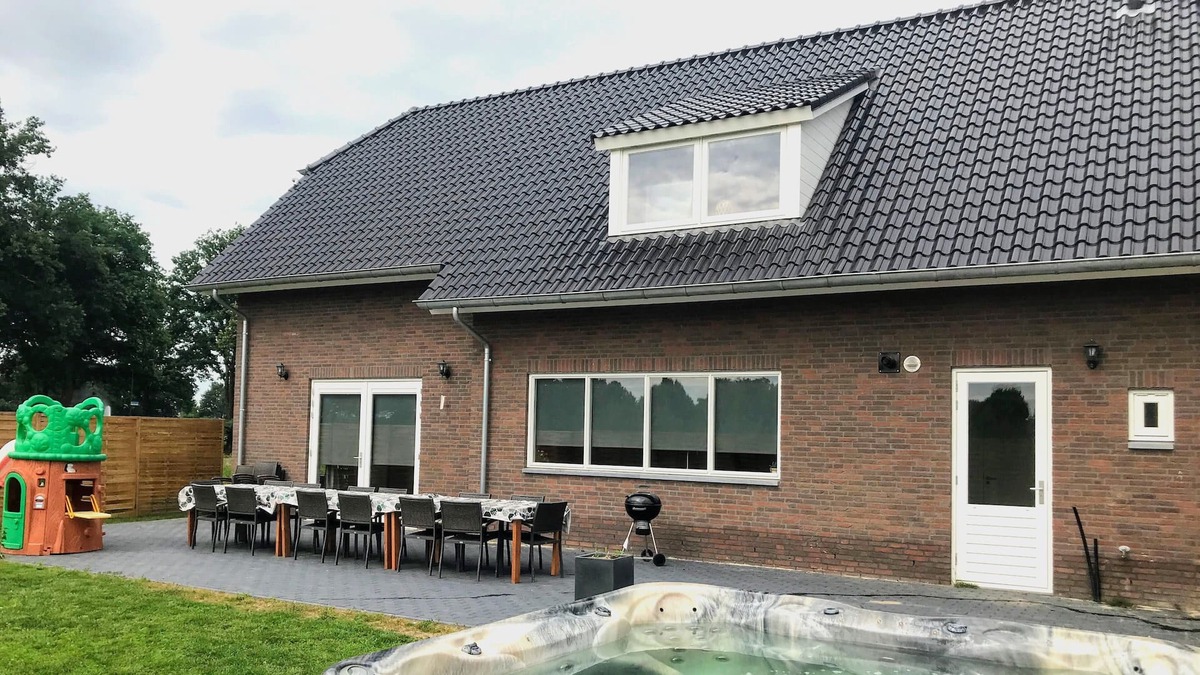 Heumen House | Cozy Luxury Holiday Home With Jacuzzi!