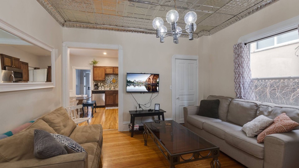 Powderhorn House | Cozy Lyn-Lake Escape – Walkable, Welcoming & Well-Located