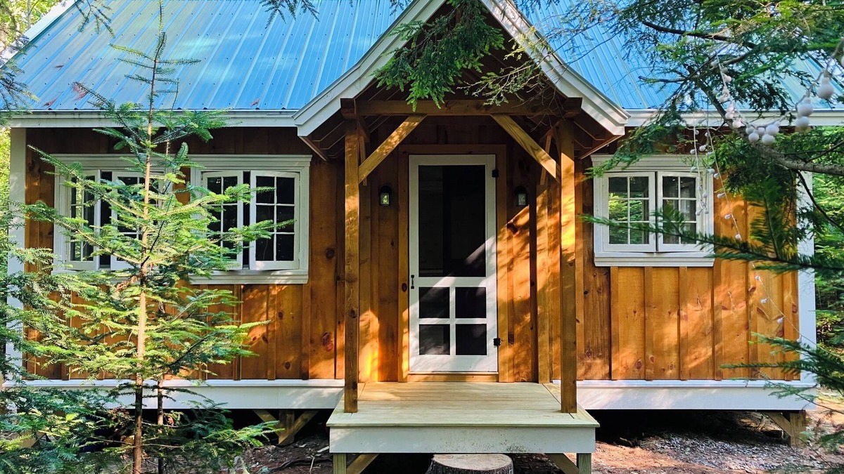 Bowdoin Cabin | Cozy Maine cabin nestled in the woods, dog-friendly