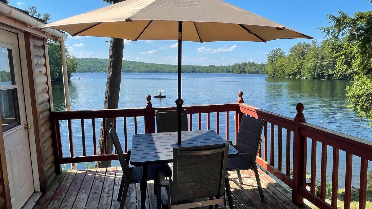 Oakland Cabin | Cozy Maine Lakefront Cabin near Colby College