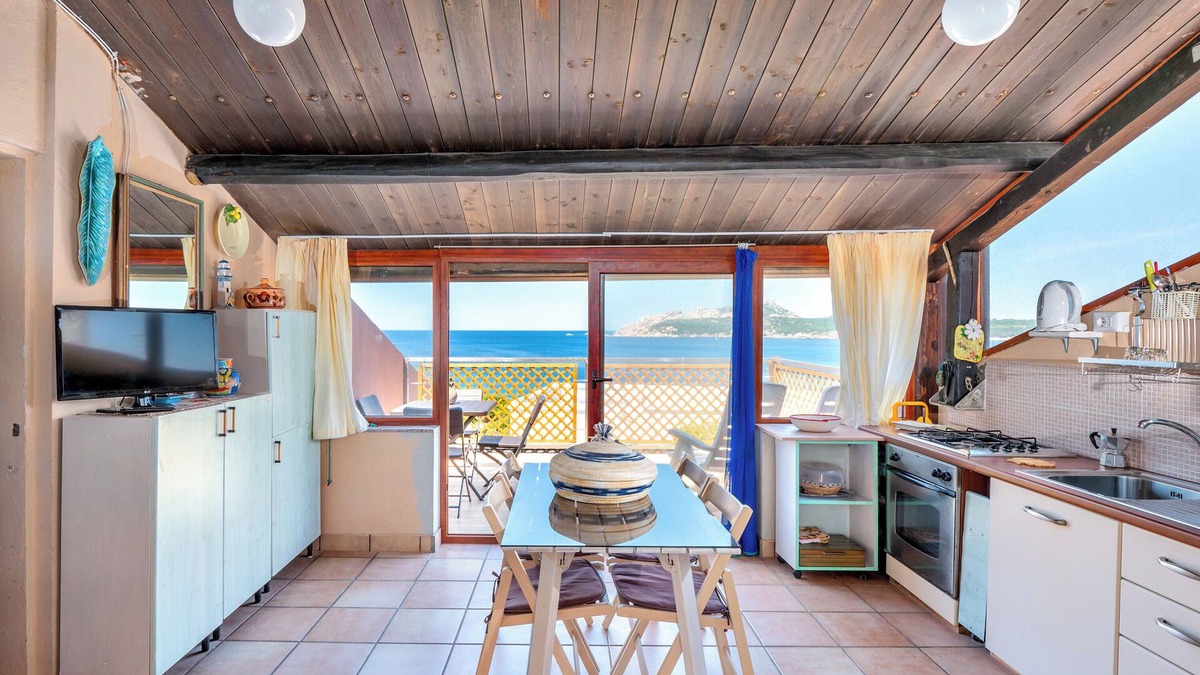 Santa Reparata House | Cozy Mansard Apartment “Sul Mare a Santa Teresa” with Wi-Fi, Sea View, Terrace & Garden