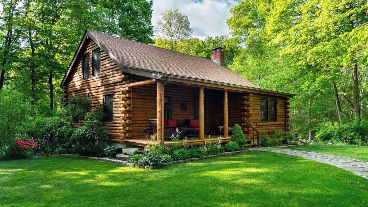 Killingworth Cabin | COZY Maple Tree Cabin - Situated on 6 private acres - short drive to beaches!😎